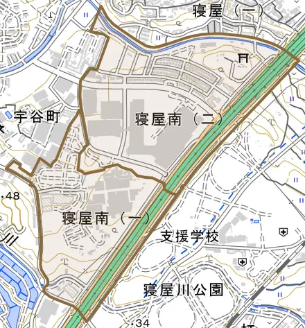 寝屋南とその周辺の地図。町の範囲を重ねている