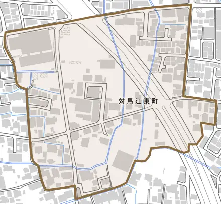対馬江東町とその周辺の地図。町の範囲を重ねている
