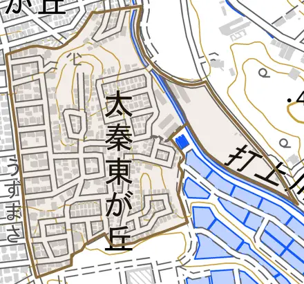 太秦東が丘とその周辺の地図。町の範囲を重ねている
