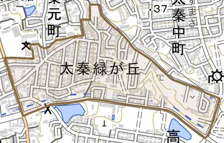 太秦緑が丘とその周辺の地図。町の範囲を重ねている