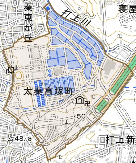 太秦高塚町とその周辺の地図。町の範囲を重ねている