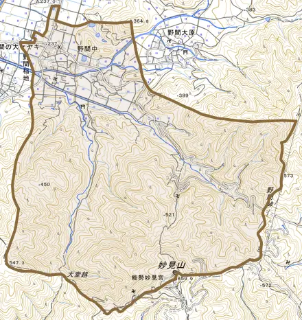 野間中とその周辺の地図。町の範囲を重ねている