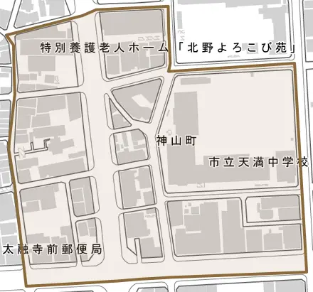 神山町とその周辺の地図。町の範囲を重ねている