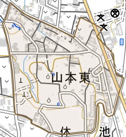 山本東とその周辺の地図。町の範囲を重ねている