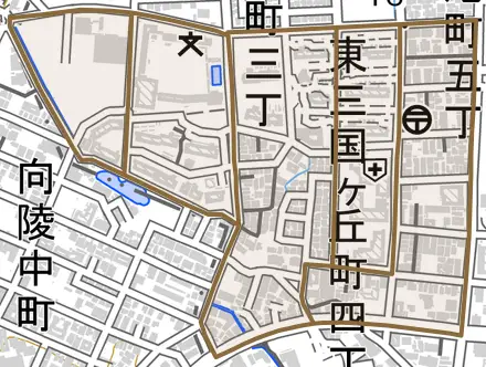 東三国ヶ丘町とその周辺の地図。町の範囲を重ねている