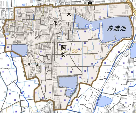 阿弥とその周辺の地図。町の範囲を重ねている