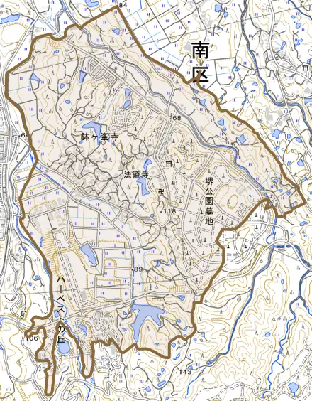 鉢ヶ峯寺とその周辺の地図。町の範囲を重ねている