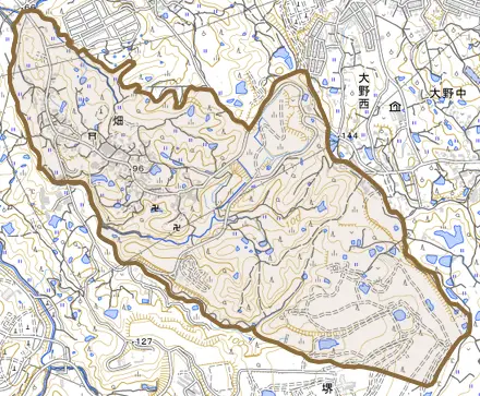 畑とその周辺の地図。町の範囲を重ねている
