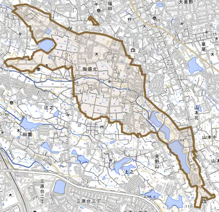 陶器北とその周辺の地図。町の範囲を重ねている