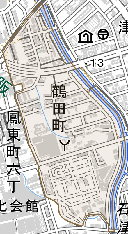 鶴田町とその周辺の地図。町の範囲を重ねている