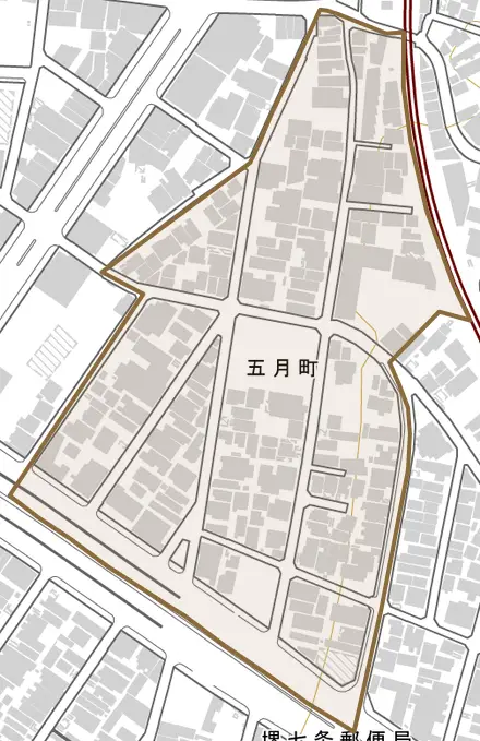 五月町とその周辺の地図。町の範囲を重ねている