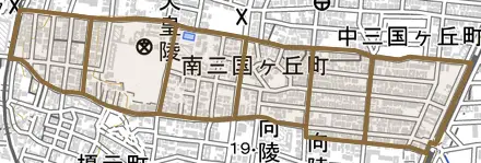 南三国ヶ丘町とその周辺の地図。町の範囲を重ねている