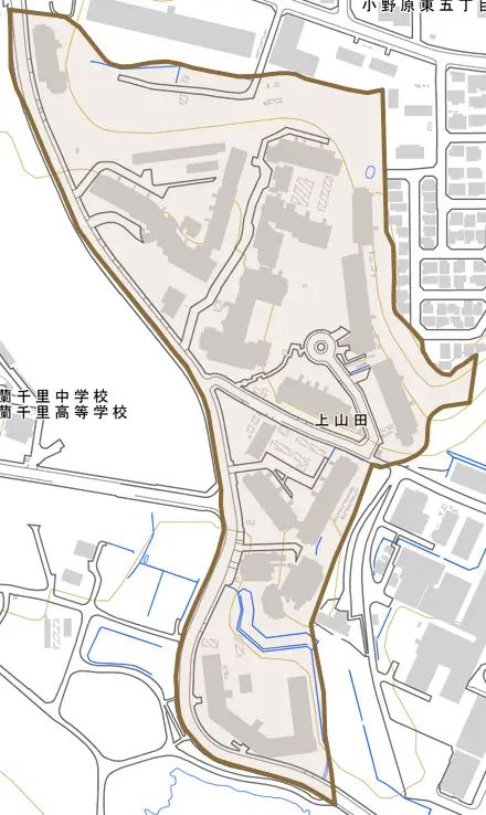 上山田とその周辺の地図。町の範囲を重ねている