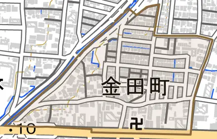 金田町とその周辺の地図。町の範囲を重ねている