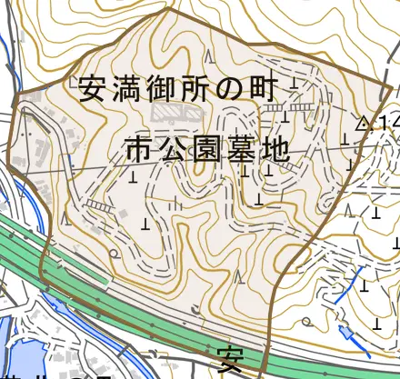 安満御所の町とその周辺の地図。町の範囲を重ねている