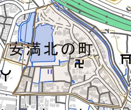 安満北の町とその周辺の地図。町の範囲を重ねている