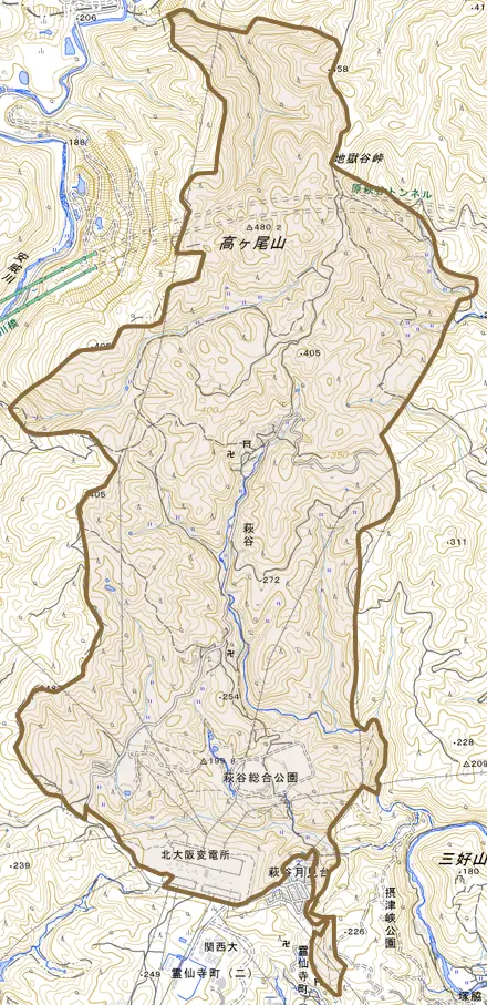大字萩谷とその周辺の地図。町の範囲を重ねている