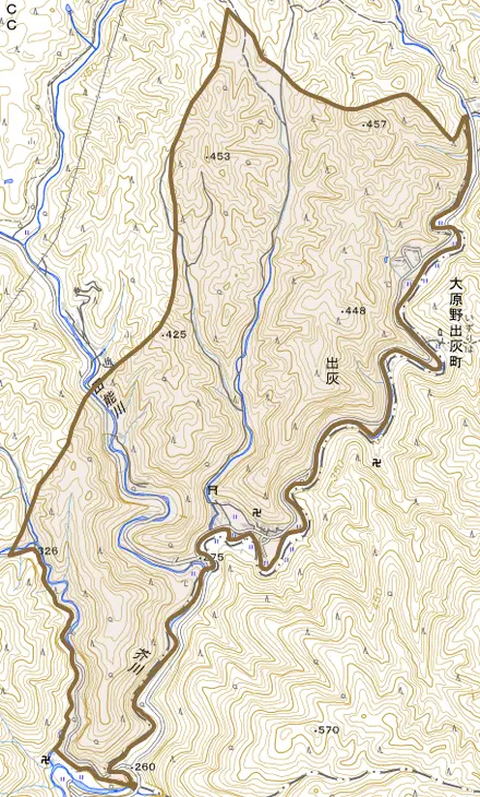 大字出灰とその周辺の地図。町の範囲を重ねている