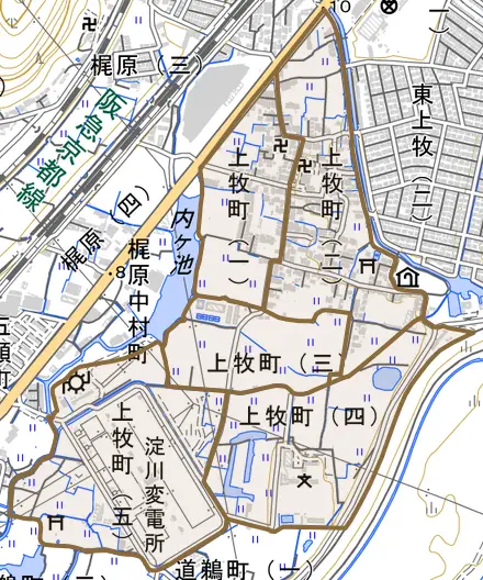 上牧町とその周辺の地図。町の範囲を重ねている