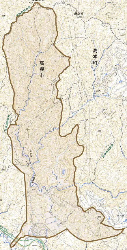 大字川久保とその周辺の地図。町の範囲を重ねている