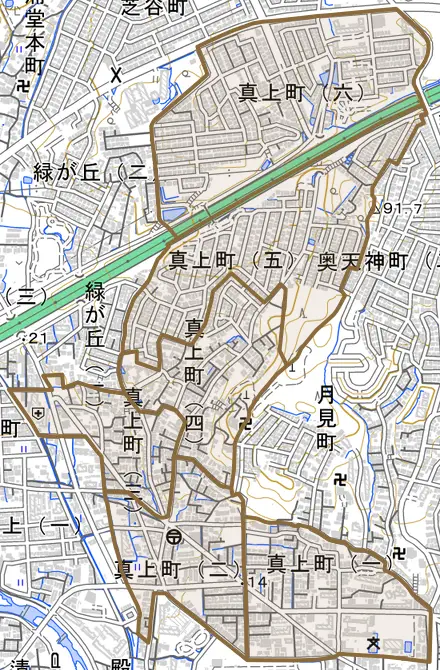 真上町とその周辺の地図。町の範囲を重ねている