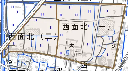 西面北とその周辺の地図。町の範囲を重ねている