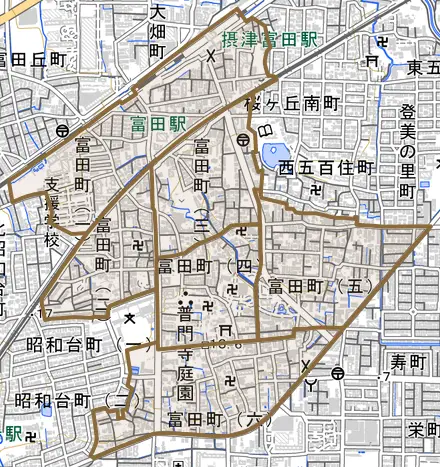 富田町とその周辺の地図。町の範囲を重ねている