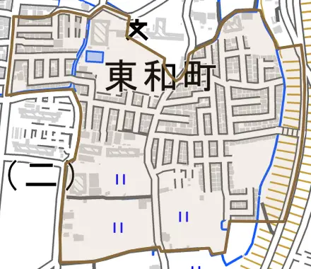 東和町とその周辺の地図。町の範囲を重ねている