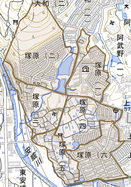 塚原とその周辺の地図。町の範囲を重ねている