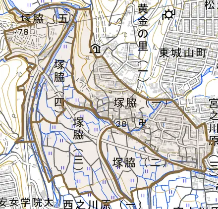 塚脇とその周辺の地図。町の範囲を重ねている