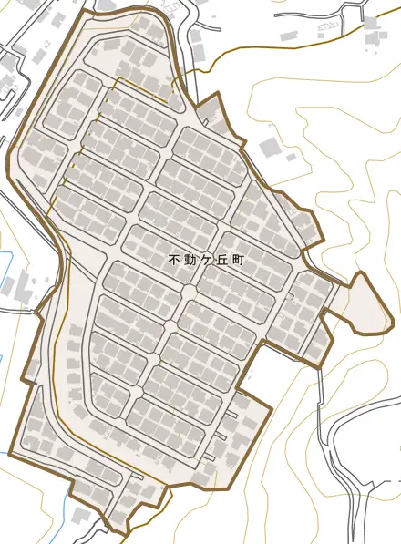 不動ケ丘町とその周辺の地図。町の範囲を重ねている