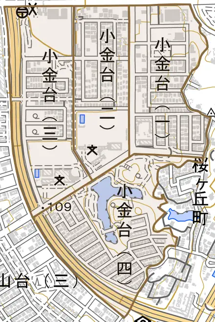 小金台とその周辺の地図。町の範囲を重ねている