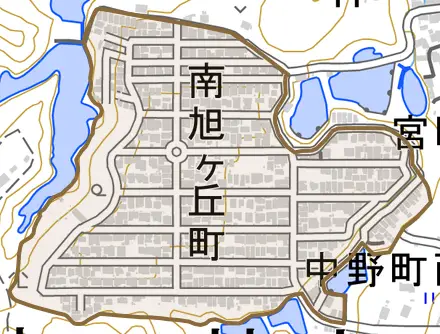 南旭ケ丘町とその周辺の地図。町の範囲を重ねている