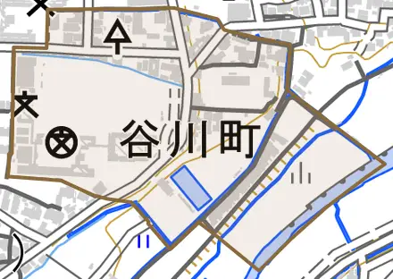 谷川町とその周辺の地図。町の範囲を重ねている