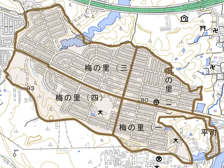 梅の里とその周辺の地図。町の範囲を重ねている