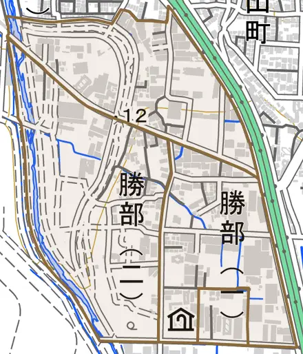 勝部とその周辺の地図。町の範囲を重ねている