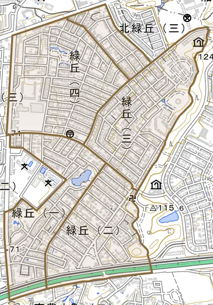 緑丘とその周辺の地図。町の範囲を重ねている
