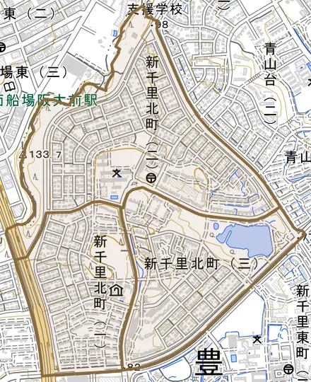 新千里北町とその周辺の地図。町の範囲を重ねている
