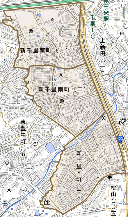 新千里南町とその周辺の地図。町の範囲を重ねている