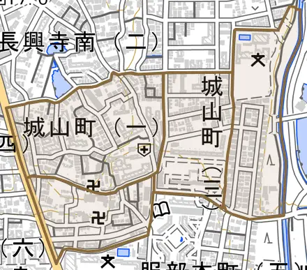城山町とその周辺の地図。町の範囲を重ねている