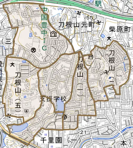 刀根山とその周辺の地図。町の範囲を重ねている