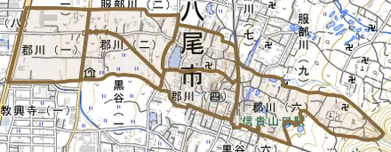 郡川とその周辺の地図。町の範囲を重ねている