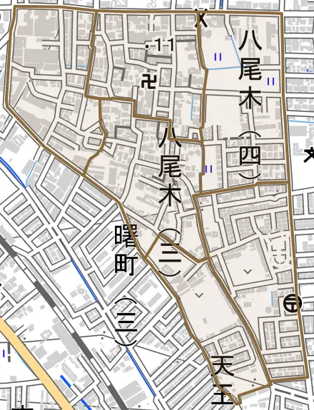 八尾木とその周辺の地図。町の範囲を重ねている