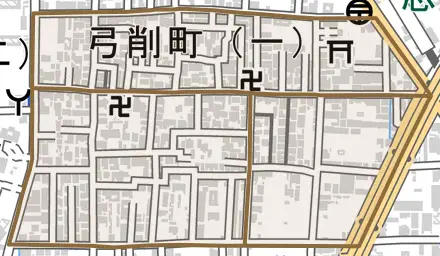 弓削町とその周辺の地図。町の範囲を重ねている