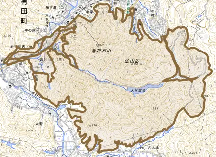 岩谷川内とその周辺の地図。町の範囲を重ねている