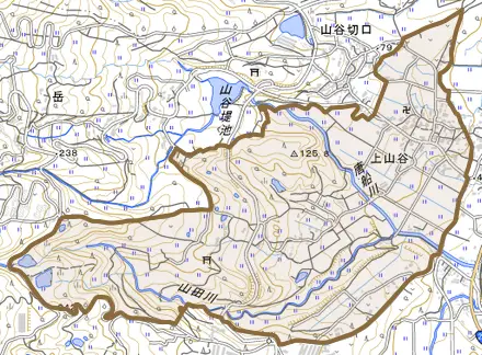 上山谷とその周辺の地図。町の範囲を重ねている
