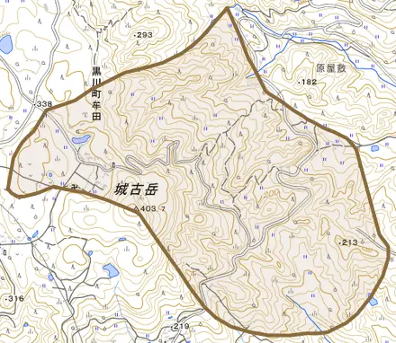 黒川町牟田とその周辺の地図。町の範囲を重ねている