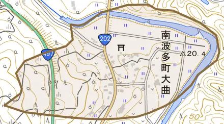 南波多町大曲とその周辺の地図。町の範囲を重ねている