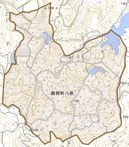 鎮西町八床とその周辺の地図。町の範囲を重ねている