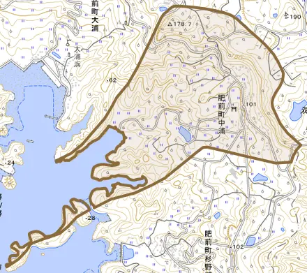 肥前町中浦とその周辺の地図。町の範囲を重ねている